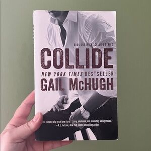 📚 4/25$ 📚 Collide by Gail McHugh Paperback